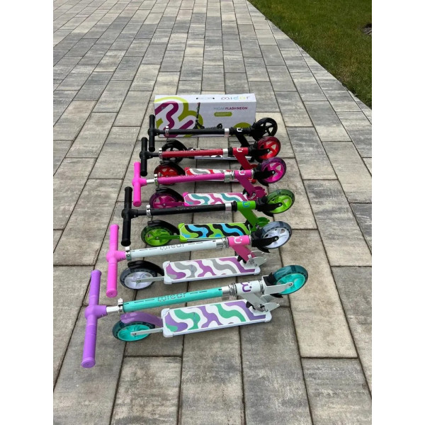 Детский двухколёсный самокат Micar Neon 145 Candy со светящимися колёсами, рулём и платформой