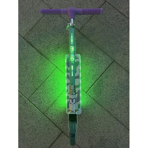 Детский двухколёсный самокат Micar Neon 145 Зелёный со светящимися колёсами, рулём и платформой